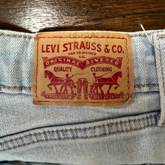 721 High Rise Skinny Levi’s - Picture 3 of 4